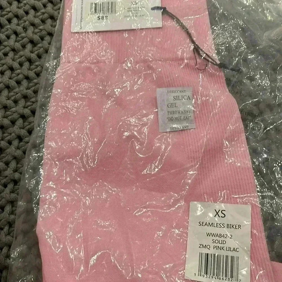 WeWoreWhat Seamless Biker Solid Pink Lilac - Picture 5 of 6